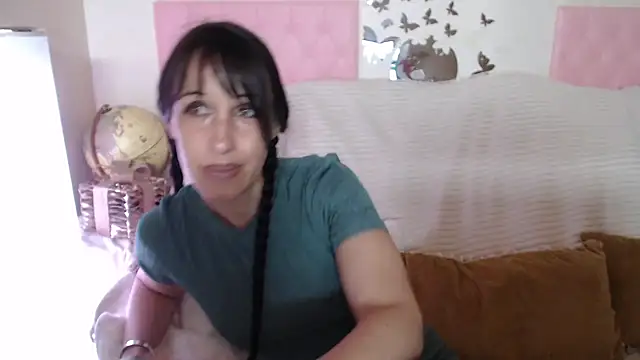 Snapshot of -carla- chatting on June 2026 05:57:02 AM -carla- online show from June 2026 05:57:02 AM