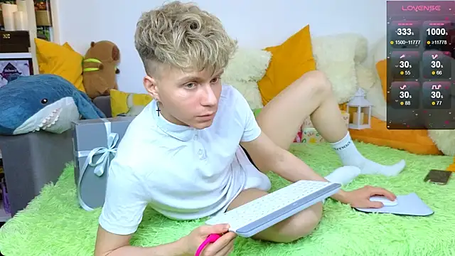 LandelRay online show from April 2026 08:12:02 AM