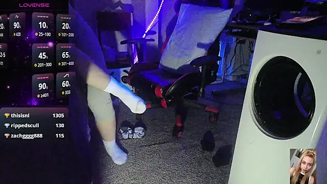 Blondiewithanass online show from November 2025 02:39:01 PM