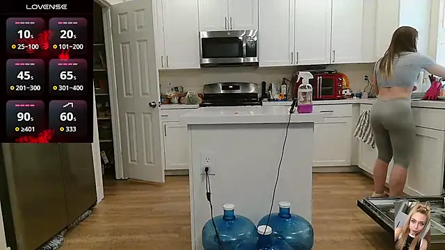 Blondiewithanass online show from April 2026 07:07:02 PM