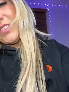 Snapshot of LittleMissEeve chatting on January 2025 02:37:02 AM LittleMissEeve online show from January 2025 02:37:02 AM