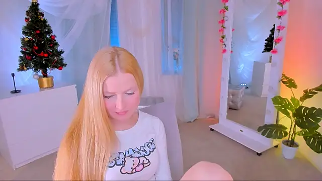 Snapshot of Laly_Peach chatting on December 2024 04:38:01 PM Laly Peach online show from December 2024 04:38:01 PM