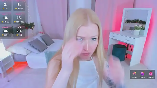 Snapshot of Laly_Peach chatting on December 2024 04:27:02 PM Laly Peach online show from December 2024 04:27:02 PM