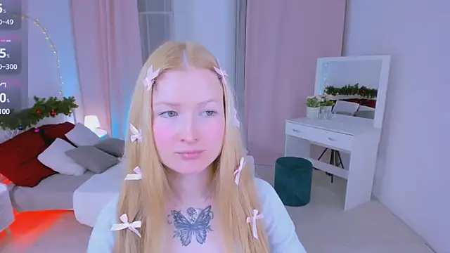 Snapshot of Laly_Peach chatting on December 2024 04:14:02 PM Laly Peach online show from December 2024 04:14:02 PM