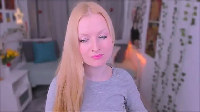 Snapshot of Laly_Peach chatting on December 2024 10:52:02 PM Laly Peach online show from December 2024 10:52:02 PM