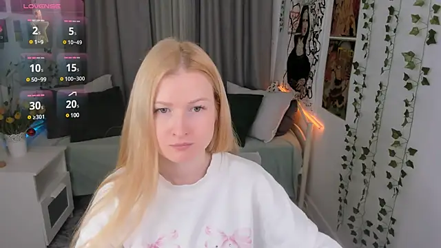 Snapshot of Laly_Peach chatting on January 2025 04:20:01 PM Laly Peach online show from January 2025 04:20:01 PM