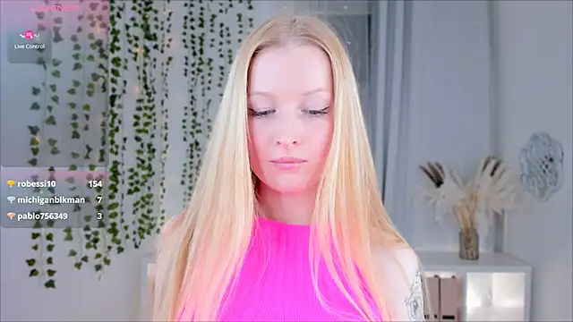 Snapshot of Laly_Peach chatting on January 2025 07:31:02 PM Laly Peach online show from January 2025 07:31:02 PM