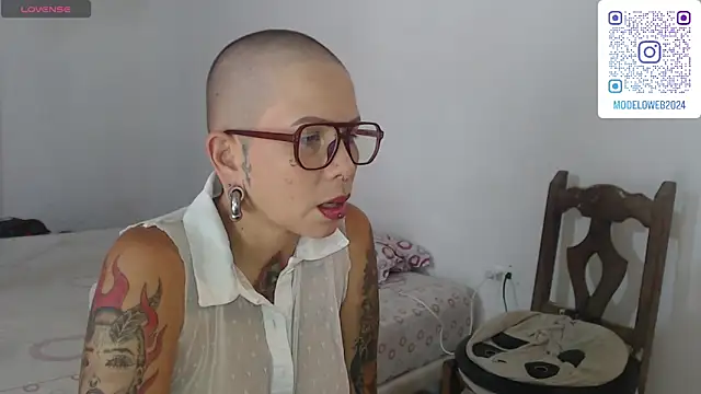 moon cat85 online show from January 2025 06:03:01 PM