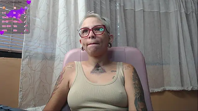 moon cat85 online show from June 2026 12:25:01 PM
