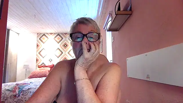 GrannyChrissy68 online show from September 2025 11:54:02 AM