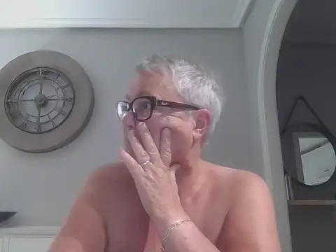 GrannyChrissy68 online show from October 2025 08:33:02 PM