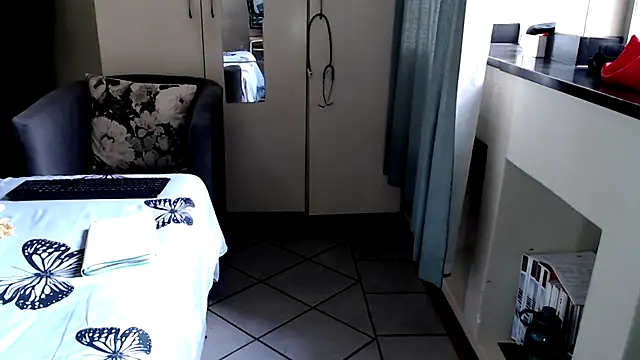 FitSelina66 online show from October 2025 12:36:02 PM