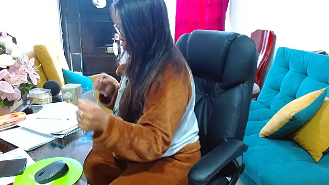 Ixchel Anaid online show from November 2025 12:26:01 PM