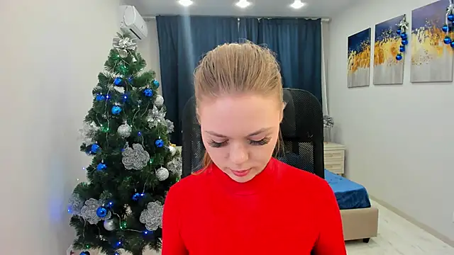 Strawberrye online show from December 2024 05:35:02 PM