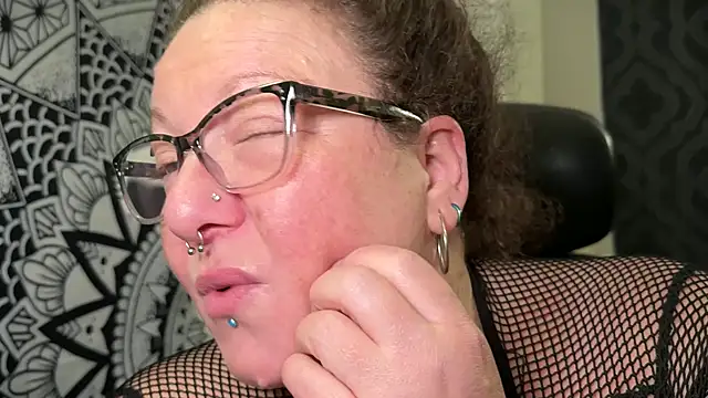 Snapshot of Miss_Phat_Booty chatting on September 2025 01:32:02 AM Miss Phat Booty online show from September 2025 01:32:02 AM