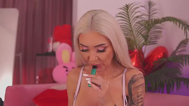 Snapshot of fallingangel chatting on November 2025 09:21:01 AM fallingangel online show from November 2025 09:21:01 AM