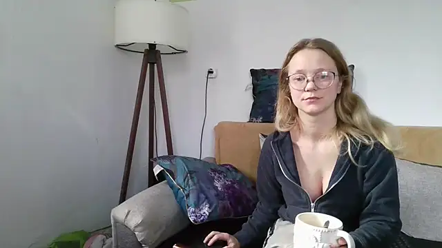 little-leni online show from November 2025 11:21:02 AM