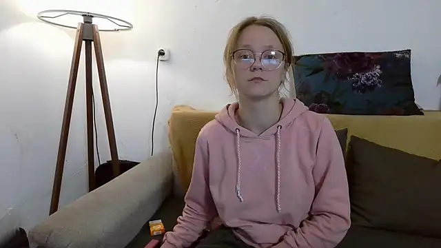 little-leni online show from December 2025 07:53:01 PM