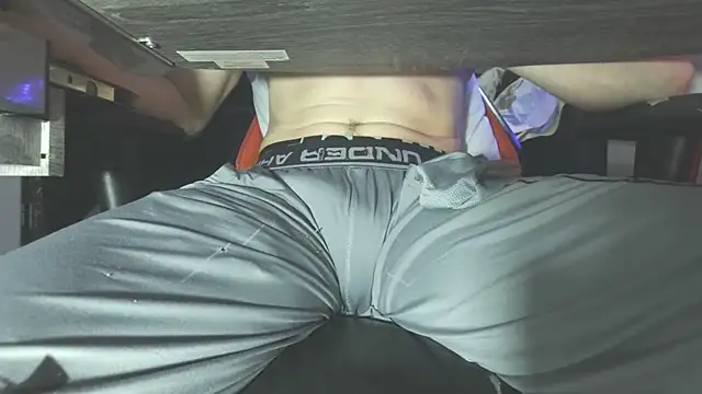 Snapshot of Dick_and_muscles chatting on September 2025 01:18:01 AM Dick and muscles online show from September 2025 01:18:01 AM
