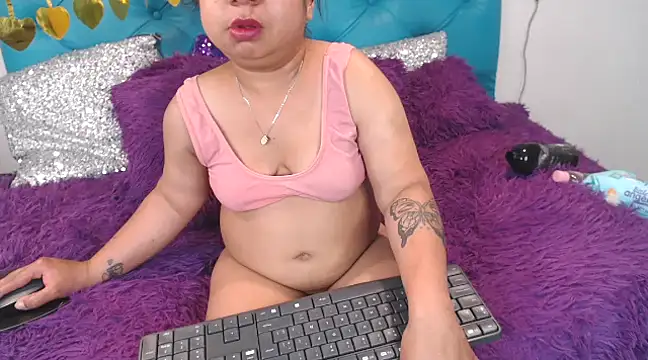 Snapshot of SARAWILLS chatting on January 2025 01:40:01 PM SARAWILLS online show from January 2025 01:40:01 PM