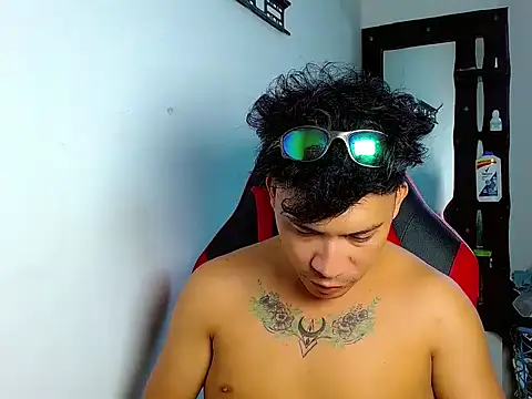 boyhot23x online show from April 2026 05:26:01 PM