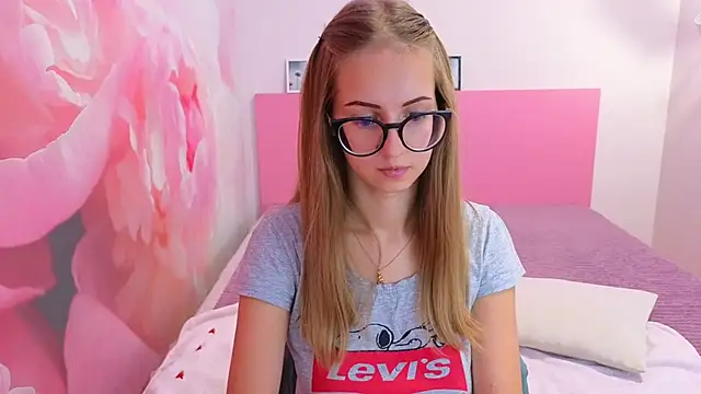 AliceAdams online show from September 2025 06:15:02 AM