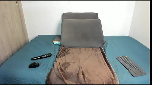 AmeliPonce online show from April 2026 01:47:02 PM