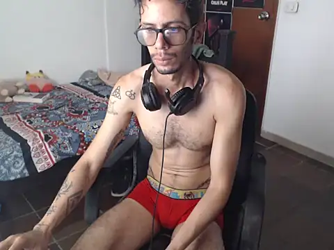 Snapshot of alisterxxx chatting on July 2026 02:54:01 PM alisterxxx online show from July 2026 02:54:01 PM