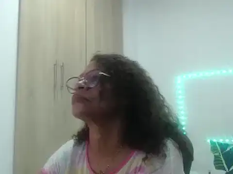 Snapshot of BustyMilf_ chatting on December 2024 12:36:01 PM BustyMilf online show from December 2024 12:36:01 PM