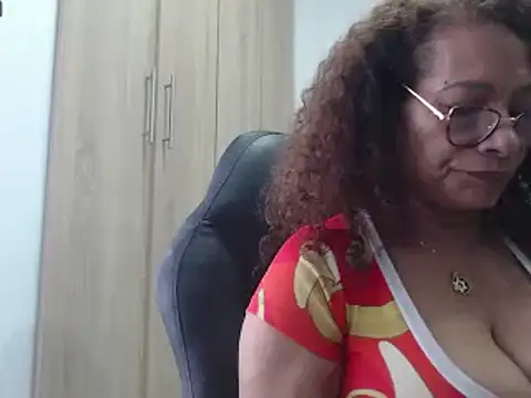 Snapshot of BustyMilf_ chatting on January 2025 04:32:02 PM BustyMilf online show from January 2025 04:32:02 PM