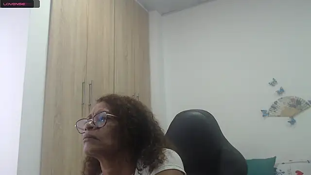 Snapshot of BustyMilf_ chatting on January 2025 11:56:02 AM BustyMilf online show from January 2025 11:56:02 AM