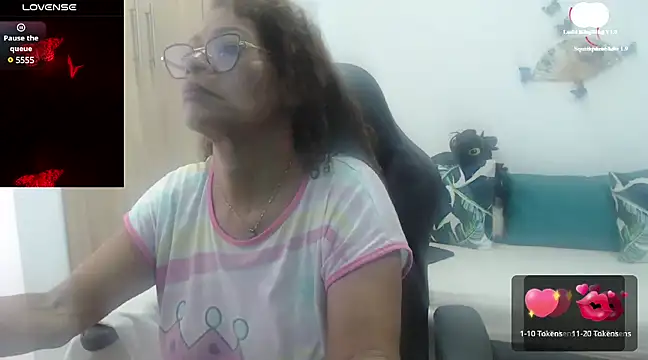 Snapshot of BustyMilf_ chatting on February 2025 12:06:01 PM BustyMilf online show from February 2025 12:06:01 PM