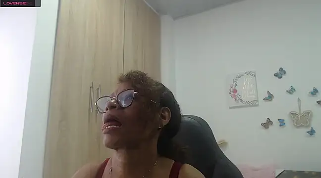 Snapshot of BustyMilf_ chatting on March 2025 12:23:01 PM BustyMilf online show from March 2025 12:23:01 PM
