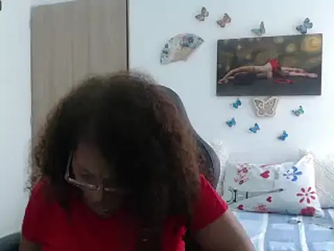Snapshot of BustyMilf_ chatting on March 2025 06:29:02 PM BustyMilf online show from March 2025 06:29:02 PM