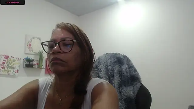 Snapshot of BustyMilf_ chatting on September 2025 01:34:02 PM BustyMilf online show from September 2025 01:34:02 PM