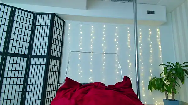 girl nextd00r online show from February 2025 04:14:01 PM