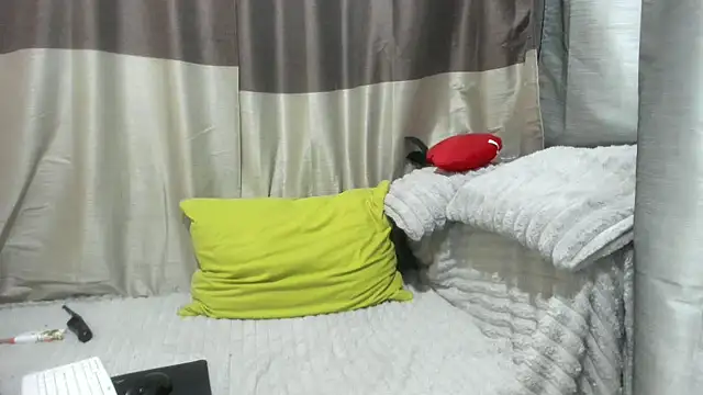 jessystarr online show from November 2025 06:17:01 PM