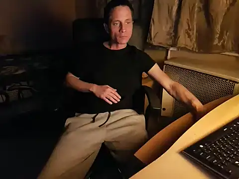 sanderson83 online show from February 2025 09:40:01 PM