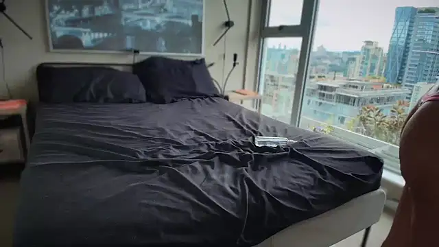 MikyFoxx online show from October 2025 06:31:01 PM