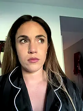 Clara-xoxo online show from September 2025 08:18:01 AM