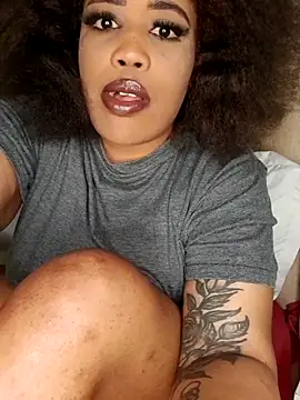 Snapshot of CAMMII_ chatting on November 2025 11:21:02 AM CAMMII online show from November 2025 11:21:02 AM