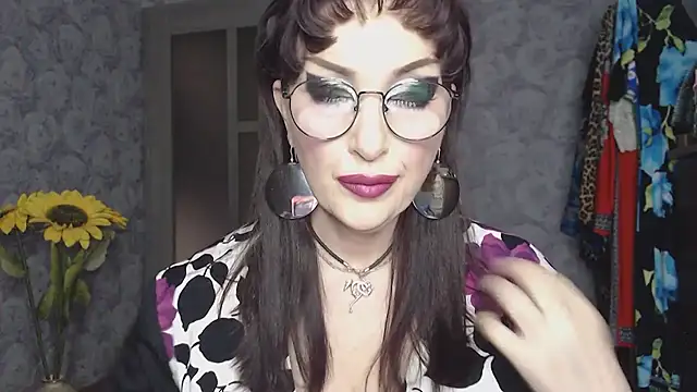 Snapshot of Aziza1 chatting on April 2026 02:56:01 PM Aziza1 online show from April 2026 02:56:01 PM
