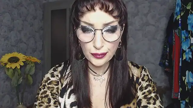 Snapshot of Aziza1 chatting on April 2026 02:03:02 PM Aziza1 online show from April 2026 02:03:02 PM