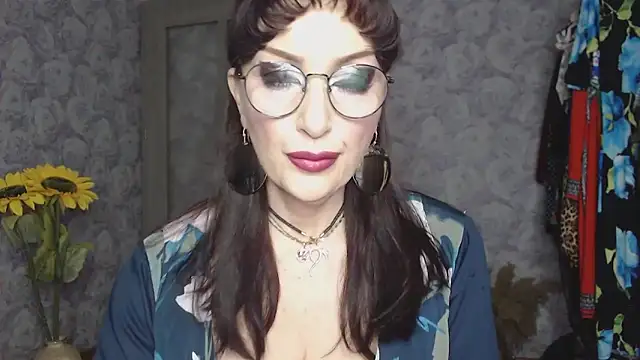 Snapshot of Aziza1 chatting on April 2026 03:18:02 PM Aziza1 online show from April 2026 03:18:02 PM