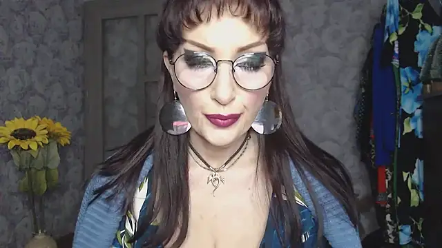 Snapshot of Aziza1 chatting on May 2026 01:06:02 PM Aziza1 online show from May 2026 01:06:02 PM
