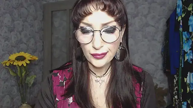 Snapshot of Aziza1 chatting on May 2026 02:24:02 PM Aziza1 online show from May 2026 02:24:02 PM