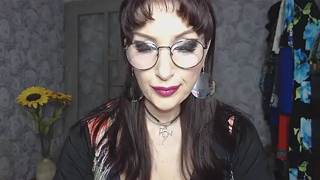 Snapshot of Aziza1 chatting on May 2026 01:49:02 PM Aziza1 online show from May 2026 01:49:02 PM