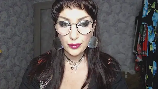 Snapshot of Aziza1 chatting on June 2026 01:14:01 PM Aziza1 online show from June 2026 01:14:01 PM