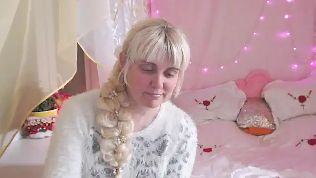 SunnySylvia online show from March 2026 04:43:01 PM