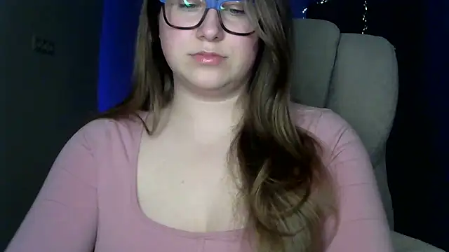 SeasonalSomeone online show from April 2026 11:18:02 PM